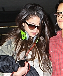 Selena_Gomez_arriving_at_LAX_Airport_010513_24.jpg