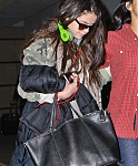 Selena_Gomez_arriving_at_LAX_Airport_010513_27.jpg