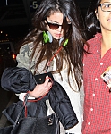 Selena_Gomez_arriving_at_LAX_Airport_010513_29.jpg