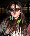 Selena_Gomez_arriving_at_LAX_Airport_010513_40.jpg