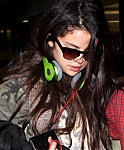 Selena_Gomez_arriving_at_LAX_Airport_010513_42.jpg