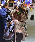 Selena_Gomez_arriving_at_LAX_Airport_010513_50.jpg