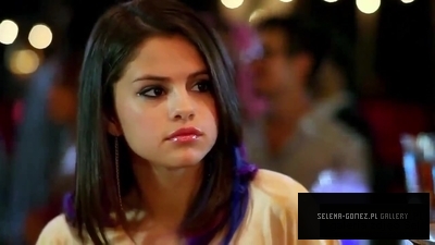 normal_Selena_Gomez_in_Aftershock_5BHD5D_097.jpg
