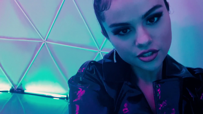Selena_Gomez_-_Look_At_Her_Now_28Official_Music_Video29_-_YouTube_281080p29_mp41111.png