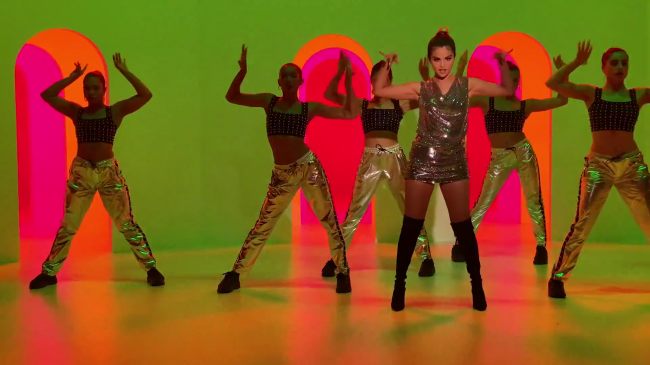Selena_Gomez_-_Look_At_Her_Now_28Official_Music_Video29_-_YouTube_281080p29_mp41130.png