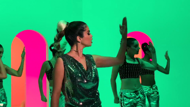 Selena_Gomez_-_Look_At_Her_Now_28Official_Music_Video29_-_YouTube_281080p29_mp41134.png
