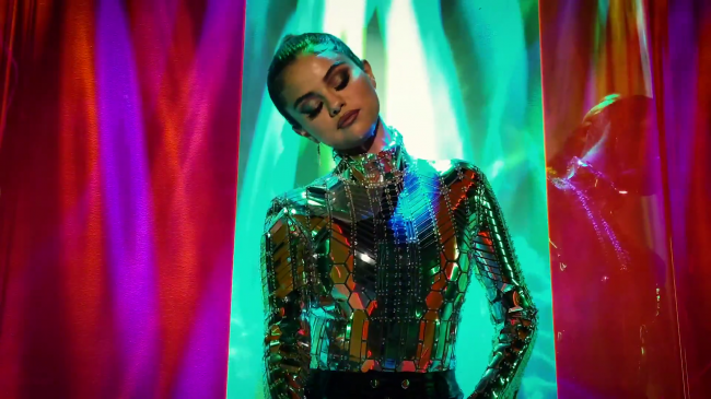 Selena_Gomez_-_Look_At_Her_Now_28Official_Music_Video29_-_YouTube_281080p29_mp41135.png