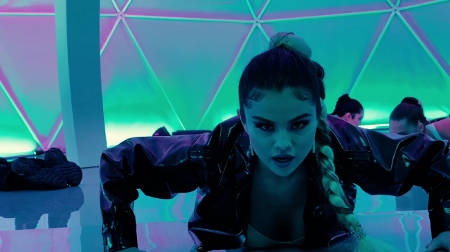 Selena_Gomez_-_Look_At_Her_Now_28Official_Music_Video29_-_YouTube_281080p29_mp41148.png