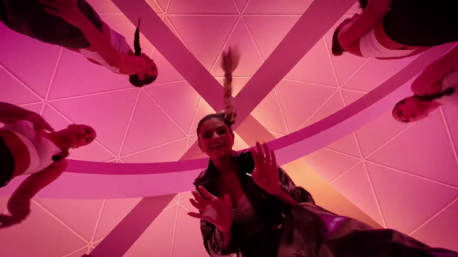 Selena_Gomez_-_Look_At_Her_Now_28Official_Music_Video29_-_YouTube_281080p29_mp41157.png