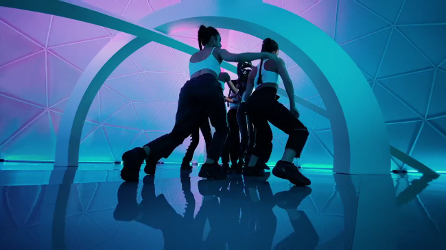 Selena_Gomez_-_Look_At_Her_Now_28Official_Music_Video29_-_YouTube_281080p29_mp41161.png