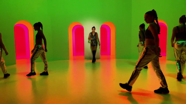 Selena_Gomez_-_Look_At_Her_Now_28Official_Music_Video29_-_YouTube_281080p29_mp41163.png
