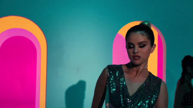 Selena_Gomez_-_Look_At_Her_Now_28Official_Music_Video29_-_YouTube_281080p29_mp41165.png