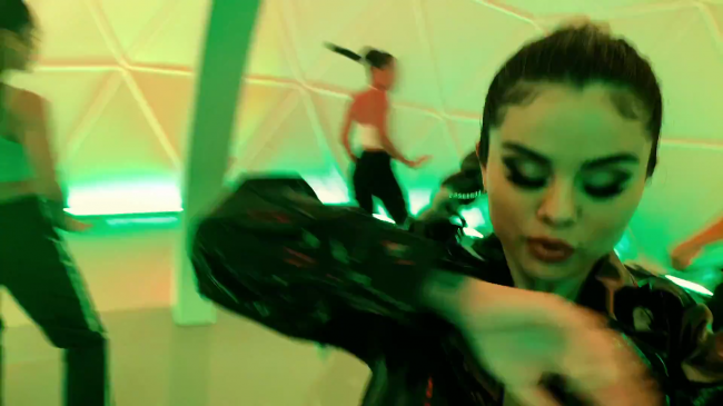 Selena_Gomez_-_Look_At_Her_Now_28Official_Music_Video29_-_YouTube_281080p29_mp41172.png