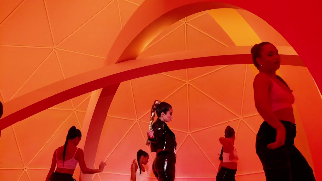 Selena_Gomez_-_Look_At_Her_Now_28Official_Music_Video29_-_YouTube_281080p29_mp41181.png