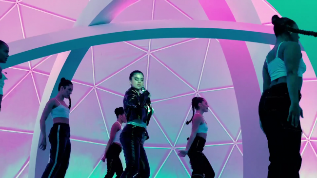 Selena_Gomez_-_Look_At_Her_Now_28Official_Music_Video29_-_YouTube_281080p29_mp41184.png