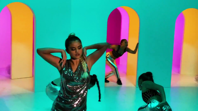 Selena_Gomez_-_Look_At_Her_Now_28Official_Music_Video29_-_YouTube_281080p29_mp41187.png