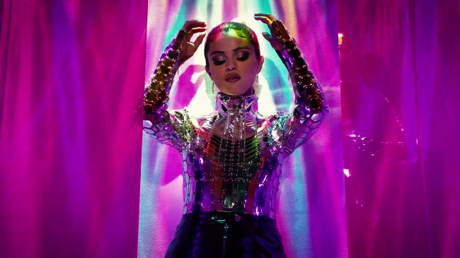 Selena_Gomez_-_Look_At_Her_Now_28Official_Music_Video29_-_YouTube_281080p29_mp41198.png