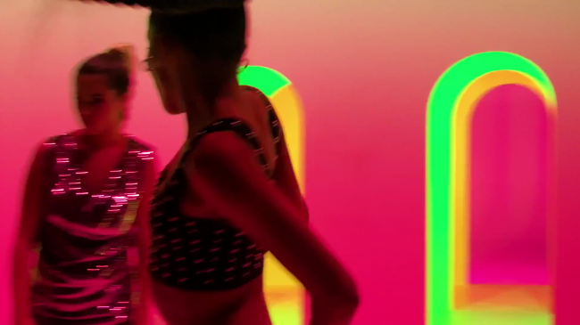 Selena_Gomez_-_Look_At_Her_Now_28Official_Music_Video29_-_YouTube_281080p29_mp41217.png