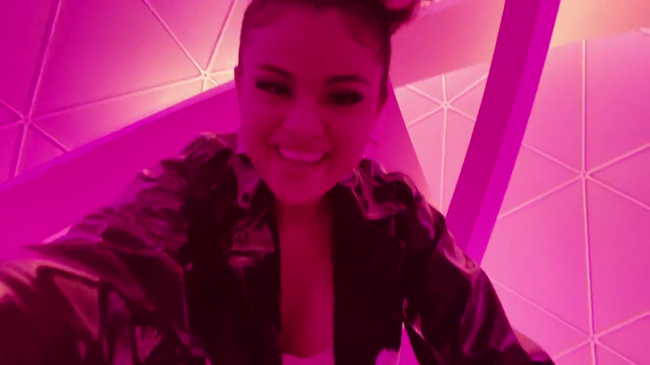 Selena_Gomez_-_Look_At_Her_Now_28Official_Music_Video29_-_YouTube_281080p29_mp41226.png