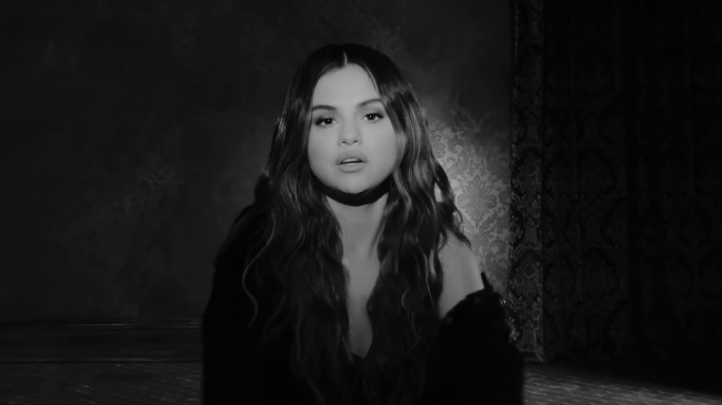 Selena_Gomez_-_Lose_You_To_Love_Me_28Official_Music_Video29_-_YouTube_281080p29_mp40953.png