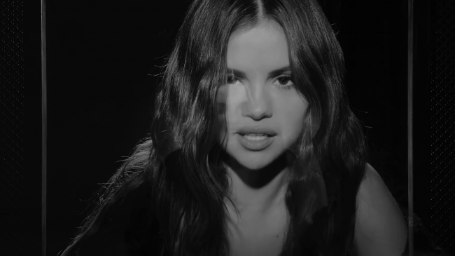 Selena_Gomez_-_Lose_You_To_Love_Me_28Official_Music_Video29_-_YouTube_281080p29_mp40970.png