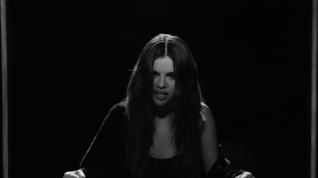 Selena_Gomez_-_Lose_You_To_Love_Me_28Official_Music_Video29_-_YouTube_281080p29_mp40998.png