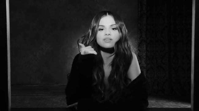 Selena_Gomez_-_Lose_You_To_Love_Me_28Official_Music_Video29_-_YouTube_281080p29_mp40999.png