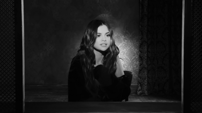Selena_Gomez_-_Lose_You_To_Love_Me_28Official_Music_Video29_-_YouTube_281080p29_mp41024.png