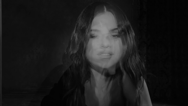 Selena_Gomez_-_Lose_You_To_Love_Me_28Official_Music_Video29_-_YouTube_281080p29_mp41050.png