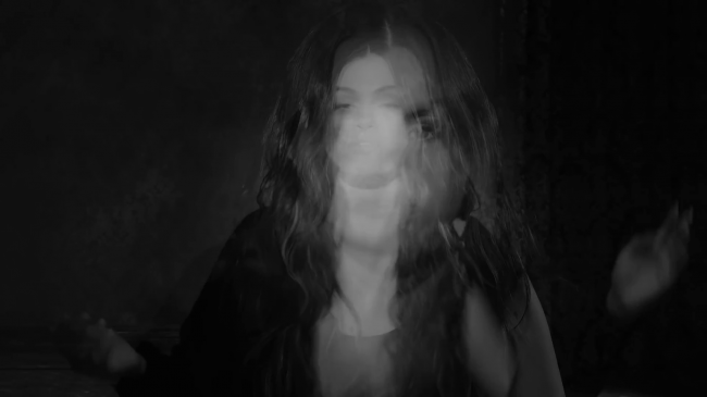 Selena_Gomez_-_Lose_You_To_Love_Me_28Official_Music_Video29_-_YouTube_281080p29_mp41051.png