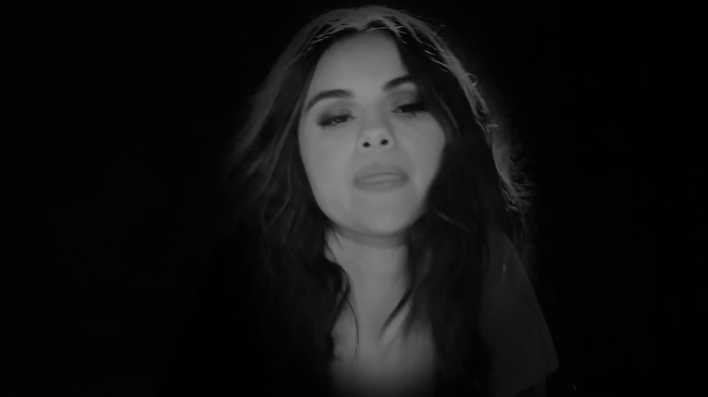Selena_Gomez_-_Lose_You_To_Love_Me_28Official_Music_Video29_-_YouTube_281080p29_mp41078.png