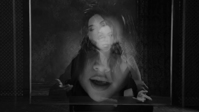 Selena_Gomez_-_Lose_You_To_Love_Me_28Official_Music_Video29_-_YouTube_281080p29_mp41082.png