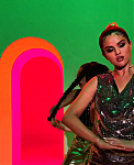 Selena_Gomez_-_Look_At_Her_Now_28Official_Music_Video29_-_YouTube_281080p29_mp41125.png