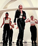Selena_Gomez_-_Look_At_Her_Now_28Official_Music_Video29_-_YouTube_281080p29_mp41136.png