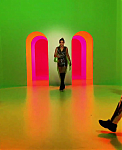 Selena_Gomez_-_Look_At_Her_Now_28Official_Music_Video29_-_YouTube_281080p29_mp41163.png