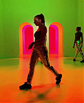 Selena_Gomez_-_Look_At_Her_Now_28Official_Music_Video29_-_YouTube_281080p29_mp41164.png