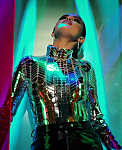Selena_Gomez_-_Look_At_Her_Now_28Official_Music_Video29_-_YouTube_281080p29_mp41201.png