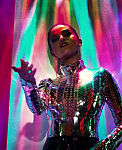 Selena_Gomez_-_Look_At_Her_Now_28Official_Music_Video29_-_YouTube_281080p29_mp41207.png