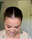 Selena_Gomez_s_Guide_to_the_Perfect_Cat_Eye___Beauty_Secrets___Vogue_-_YouTube_281080p29_mp40286.png