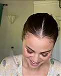 Selena_Gomez_s_Guide_to_the_Perfect_Cat_Eye___Beauty_Secrets___Vogue_-_YouTube_281080p29_mp40433.png