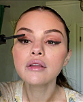 Selena_Gomez_s_Guide_to_the_Perfect_Cat_Eye___Beauty_Secrets___Vogue_-_YouTube_281080p29_mp40479.png